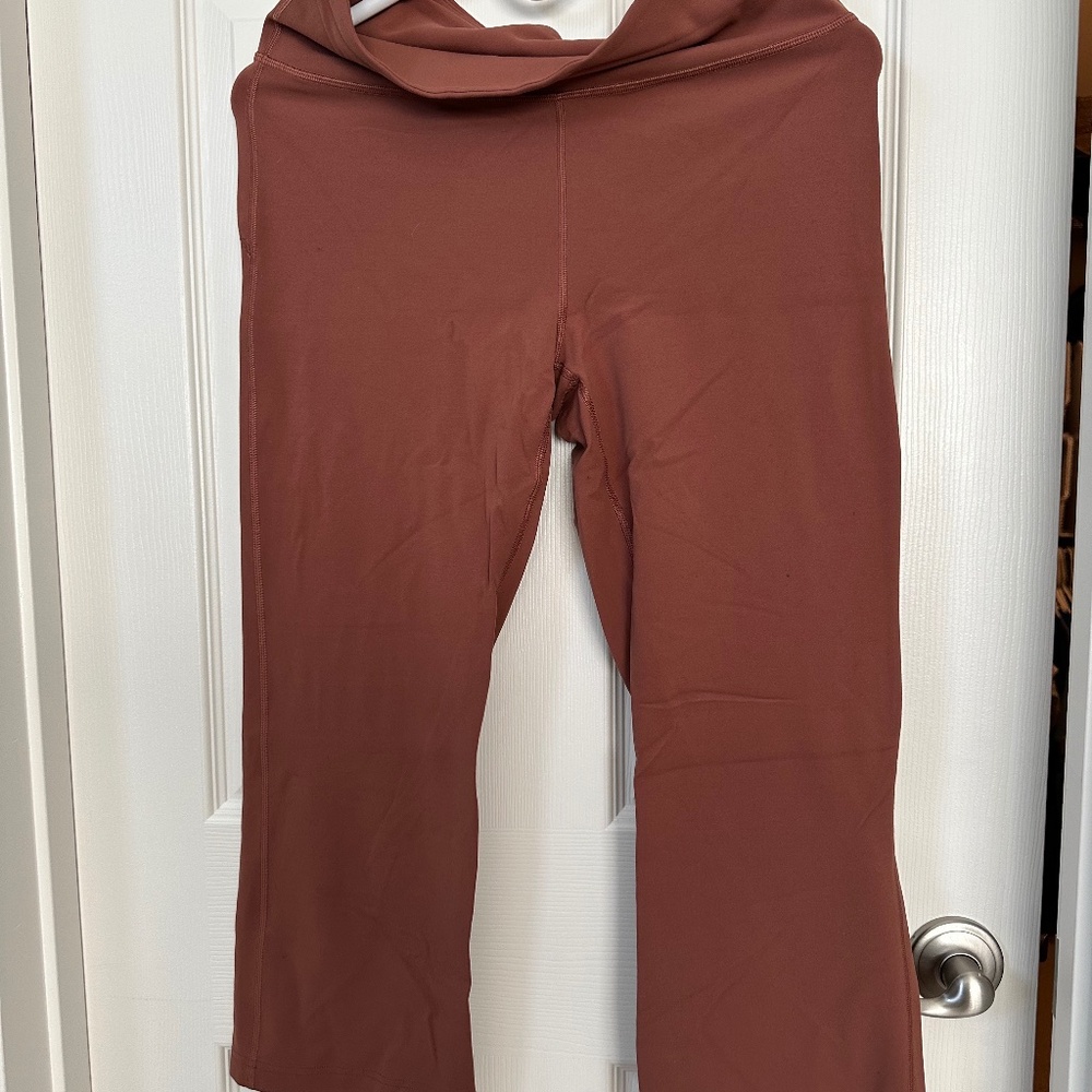 Lululemon Groove SHR Crop 23" Antique Copper - Picture 2 of 5